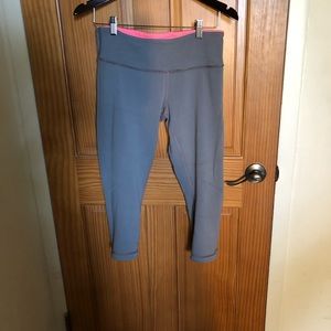 Lululemon Cropped Reversible Leggings Size 10